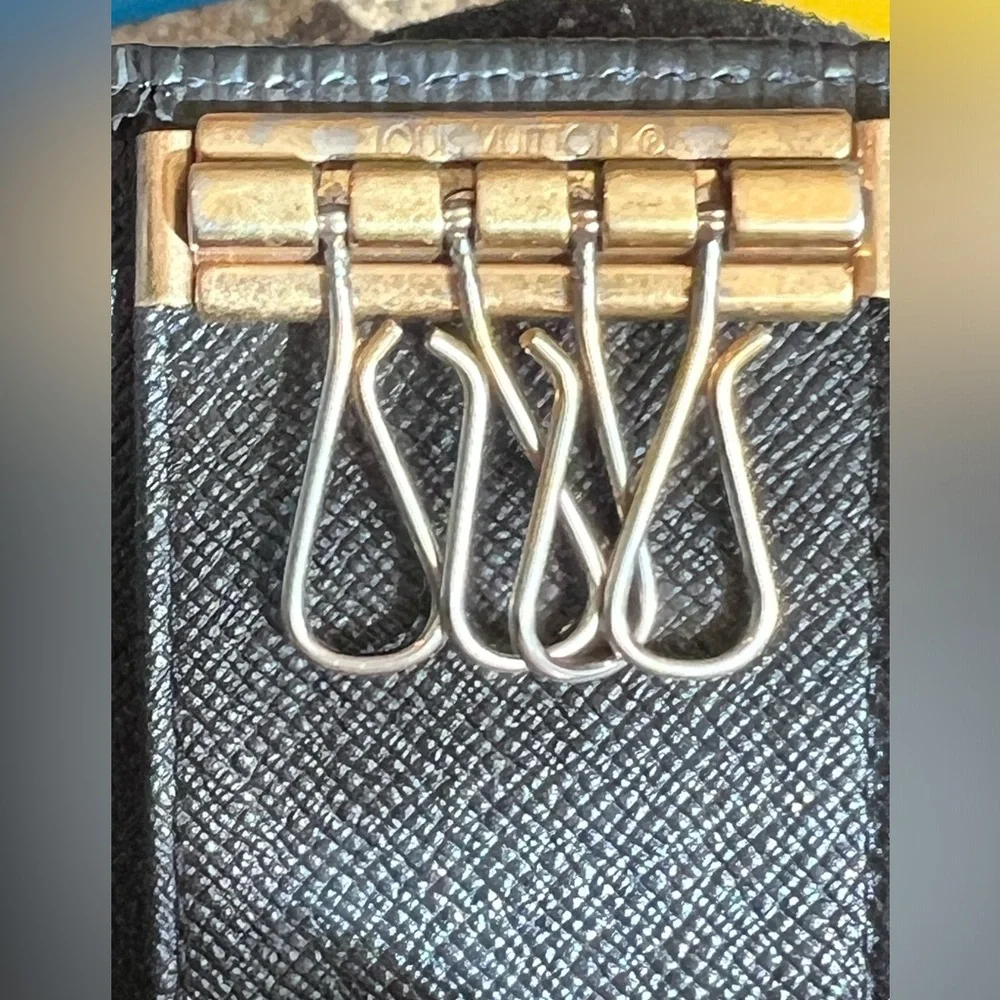 Louis Vuitton Black Epi Key Holder Like New with Box - Picture 4 of 8
